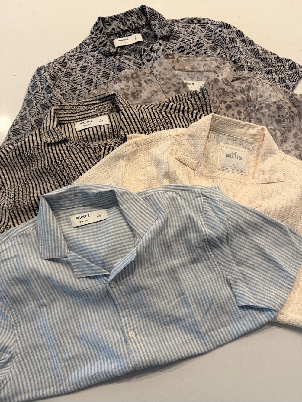 Hollister Men's Boxy Fit Small Short-Sleeve Shirt Bundle